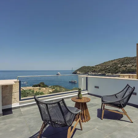 Terra Petra Luxury - The Seafront Retreat * Skinaria