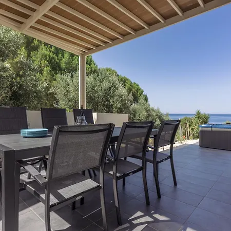 Villa Terra Petra Luxury - The Seafront Retreat Skinaria