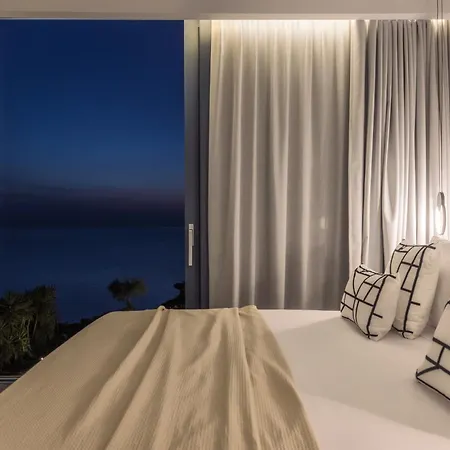 Terra Petra Luxury - The Seafront Retreat Skinaria