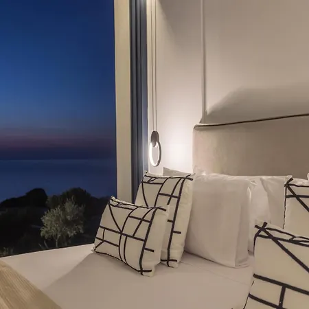 Terra Petra Luxury - The Seafront Retreat Skinaria