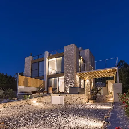 Villa Terra Petra Luxury - The Seafront Retreat Skinaria